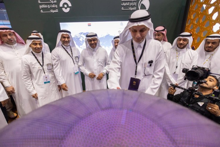 نائب وزير الحج يدشن الهوية الجديدة لمطوفي الدول العربية