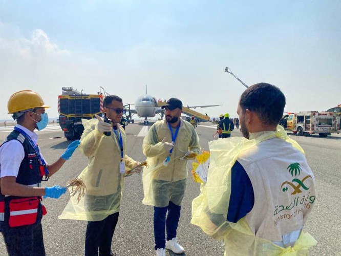 مركز صحة جدة لإدارة الازمات يشارك بـ 14 فرقة طبية و سيارات إسعاف في فرضية سقوط طائرة في مطار الملك عبدالعزيز