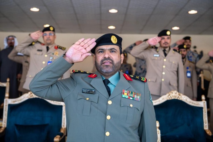 اللواء العنزي يشهد حفل تخريج 324 فردًا من دورة الفرد الأساسي لوكالة شؤون الأفواج الأمنية