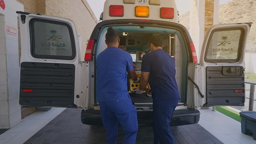 تكامل وترابط الخدمات الطبية بتجمع مكة الصحي يساهم في نقل مريض سمنة مُقعد يزن أكثر من 200 كجم