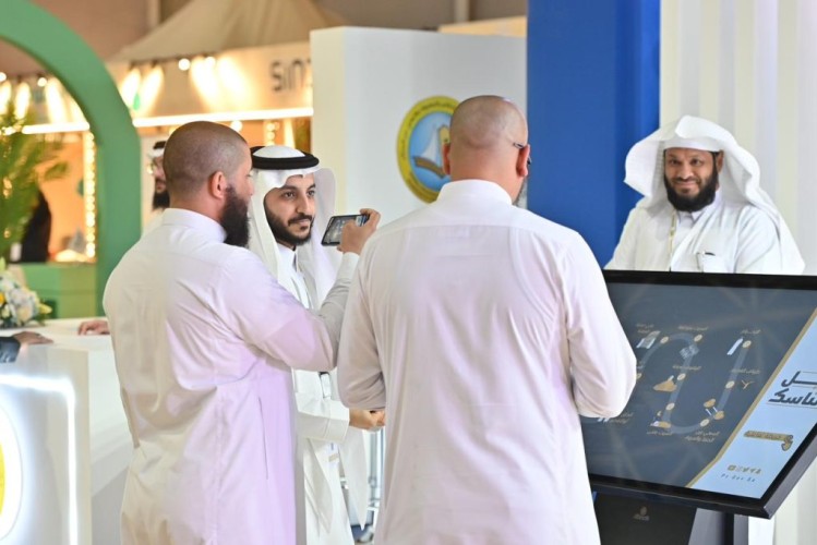 جناح الرئاسة العامة لهيئة الأمر بالمعروف والنهي عن المنكر في مؤتمر ومعرض خدمات الحج والعمرة يستعرض الخدمات التي تقدمها لضيوف الرحمن