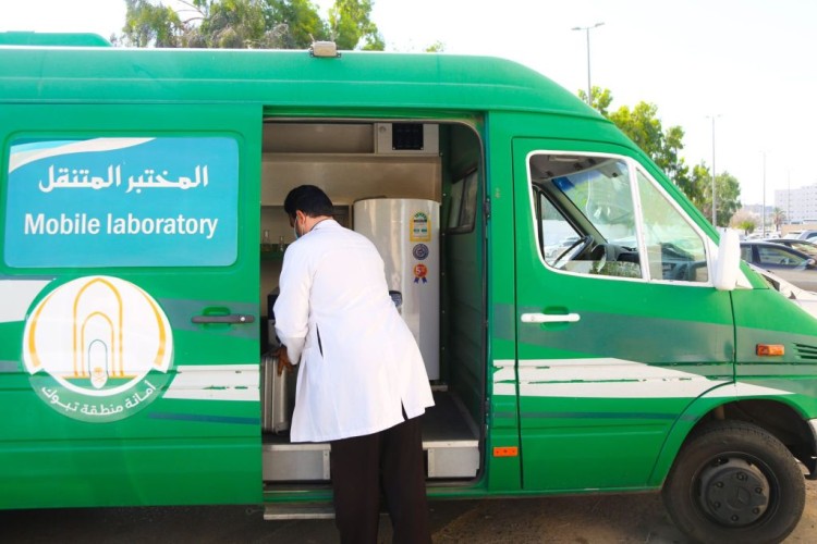أكثر من ألفي زيارة ميدانية لمختبر سلامة الغذاء بأمانة تبوك خلال عام 2023