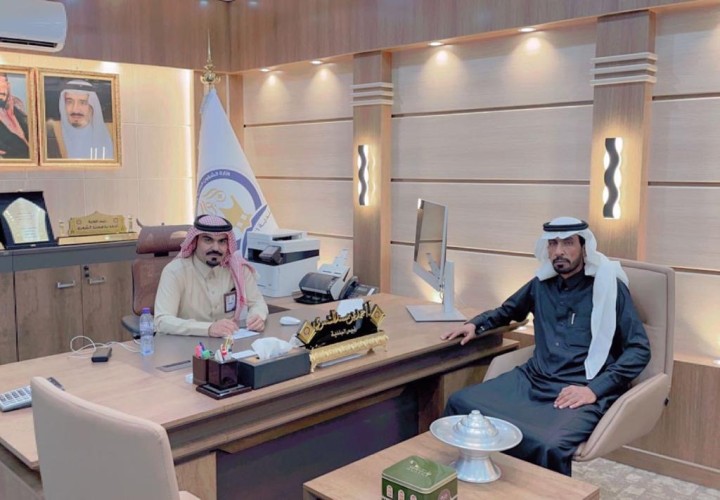 رئيس بلدية أنبوان يستقبل رئيس مركز الخفج في مكتبه ويستعرضان أهم المشاريع التنموية لخدمة الأهالي