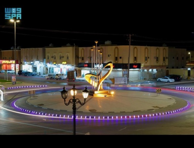 “أمانة الشمالية” تزيّن ميادين ودورات الطرق الرئيسية برفحاء بلون زهر الخزامى