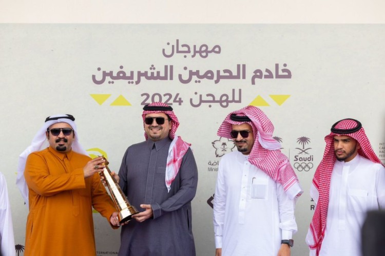 الأمير فهد بن جلوي توج الملاك في اليوم الثامن من المهرجان .. رموز الـ “ثنايا” بين الإمارات والسعودية