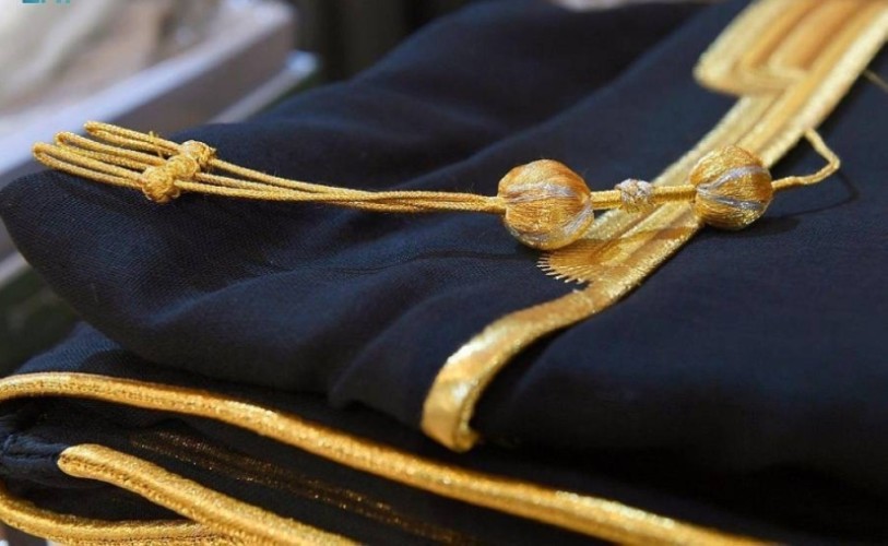 رسميا.. إلزام أمراء المناطق ونوابهم والوزراء ورؤساء الأجهزة المستقلة بـ”إرتداء البشت” أثناء الدخول لمقرات العمل والخروج منها