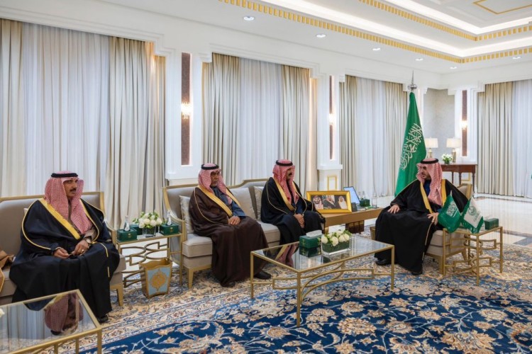 أمير الجوف يستقبل رئيس وأعضاء مجلس جمعية المتقاعدين بالمنطقة