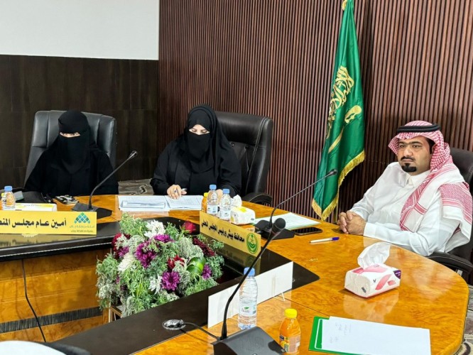 محافظ بيش يترأس جلسة المجلس المحلي في دورته الاولى للعام ٢٠٢٤م