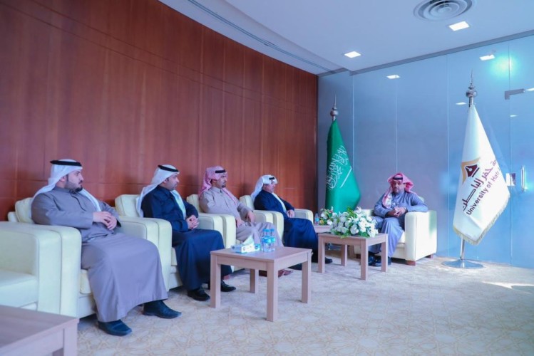 رئيس جامعة حفرالباطن يلتقي مدير وأعضاء فرع هيئة الصحفيين بالمحافظة