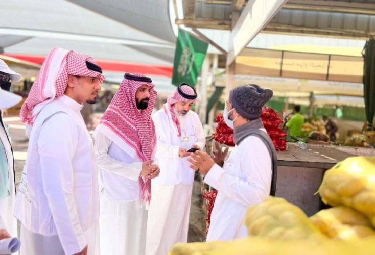 البرنامج الوطني لمكافحة التستر التجاري” يضبط عمالة ومنشآت مخالفة في أسواق النفع العام بجدة