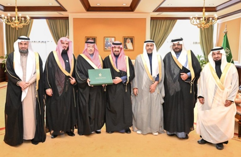 نائب أمير تبوك يطلع على إنجازات جمعية تنمية تبوك الأسرية