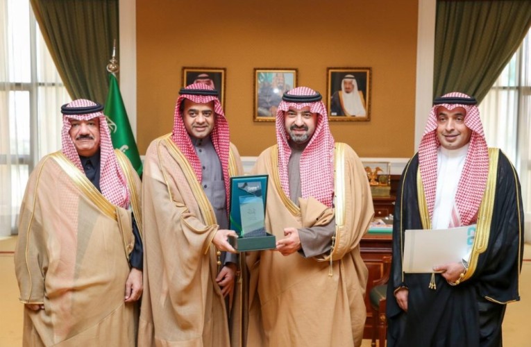 نائب أمير تبوك يطلع على تقرير عن إحصائيات مطار  الأمير سلطان بن عبدالعزيز الدولي