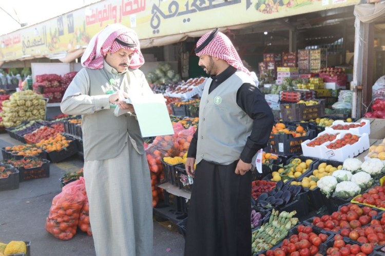 “البيئة والمياه” بحائل ترصد 39 منشأة مخالفة للإشتراطات الصحية