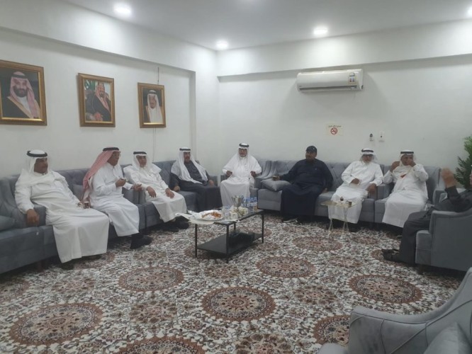 الأستاذ محمد القرناس يدشن ” ديوانيه المتقاعدين ” بالدمام