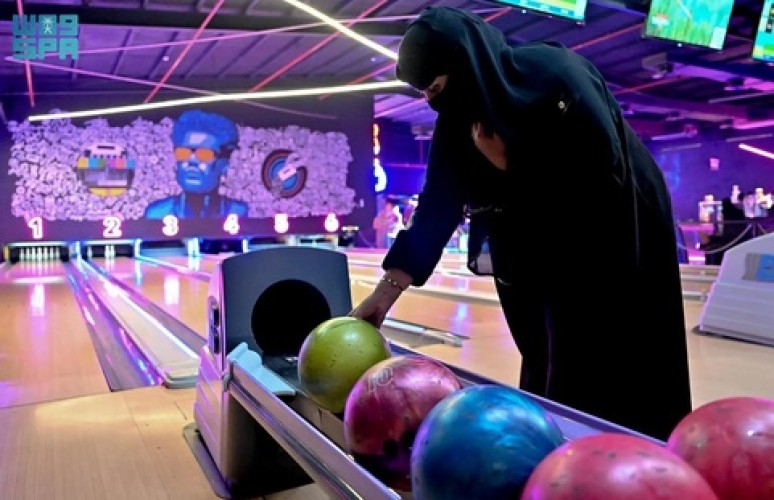 الصالات الرياضية للعبة ” البولينج ” .. متنفس صحي لفتيات تبوك في شهر رمضان المبارك