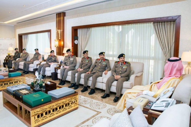نائب أمير الشرقية يستقبل مدير شرطة المنطقة والقيادات الامنية
