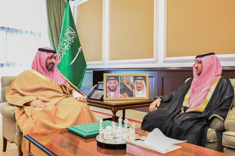 نائب أمير تبوك يستقبل مدير عام فرع صندوق التنمية العقارية بالمنطقة