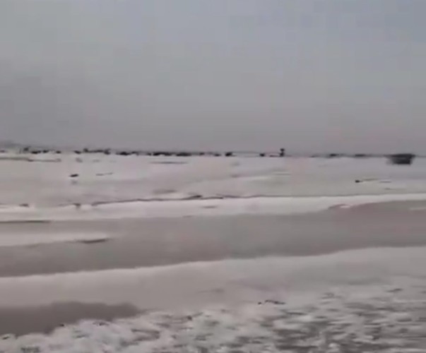 شاهد: عفيف تتحول إلى لوحة بيضاء في نهار رمضان بعد تساقط كميات كبيرة من البرد