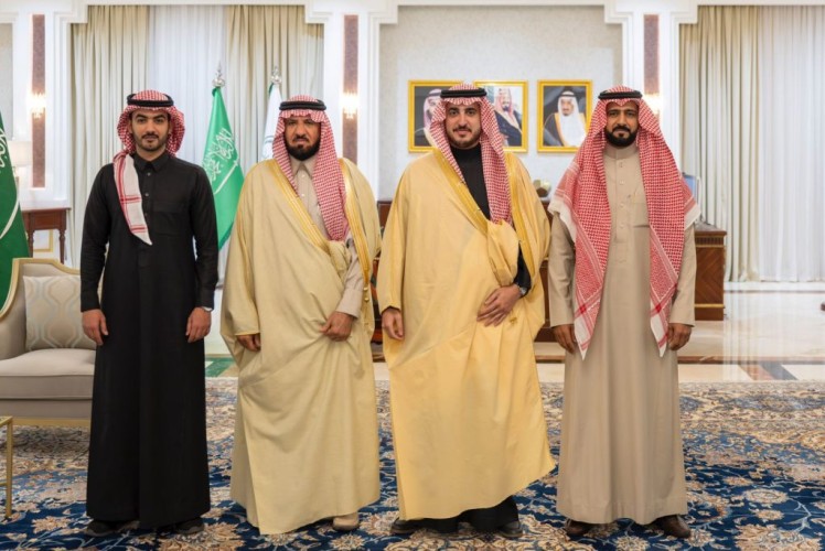 أمير منطقة الجوف يتسلّم التّقرير الختامي لنادي فروسيّة الجوف لموسم ٢٠٢٣ م.