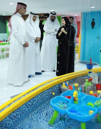 مدير مركز التنمية الاجتماعية بجدة يفتتح مركز خيمة المدينة لضيافة الأطفال في مقر العمل