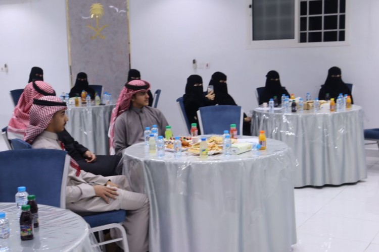 مركز الملك عبدالعزيز للتواصل الحضاري بالحدود الشمالية يستعرض تمكين المرأة في رؤية 2030