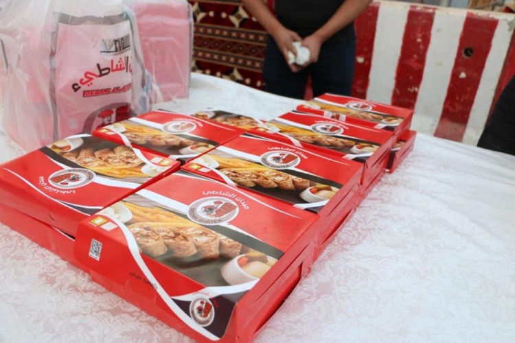 1500 صائم يتذوقون وجبات من أطعمة العالم الإسلامي في إفطارهم السنوي