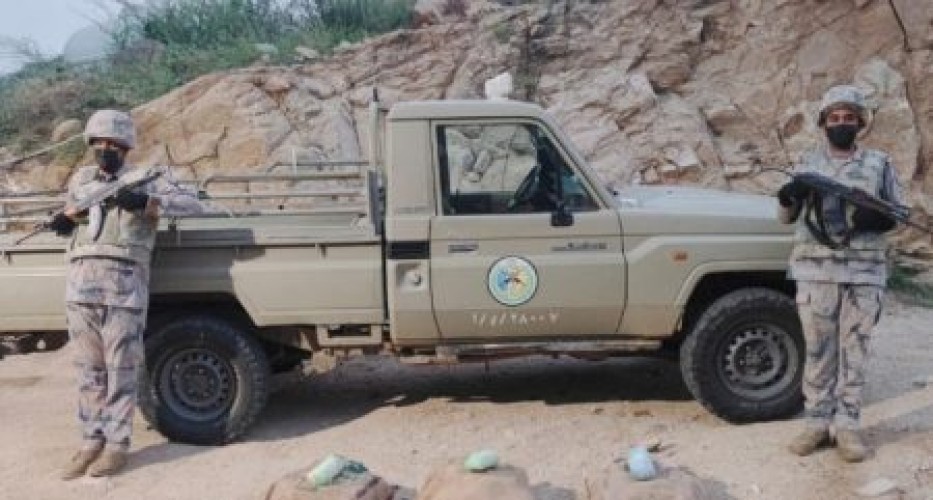 دوريات الأفواج الأمنية بمنطقة جازان تقبض على شخص لترويجه (71) كيلوجرامًا من مادة الحشيش المخدر