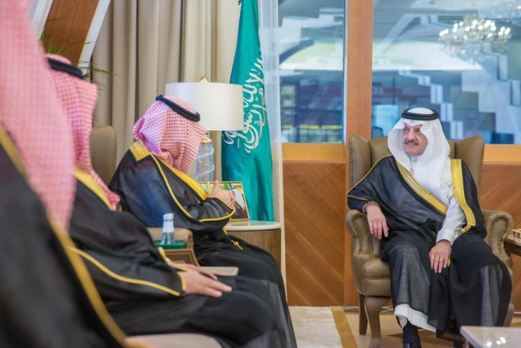 أمير الشرقية يستقبل معالي مساعد وزير الموارد البشرية والتنمية الاجتماعية للخدمات المشتركة