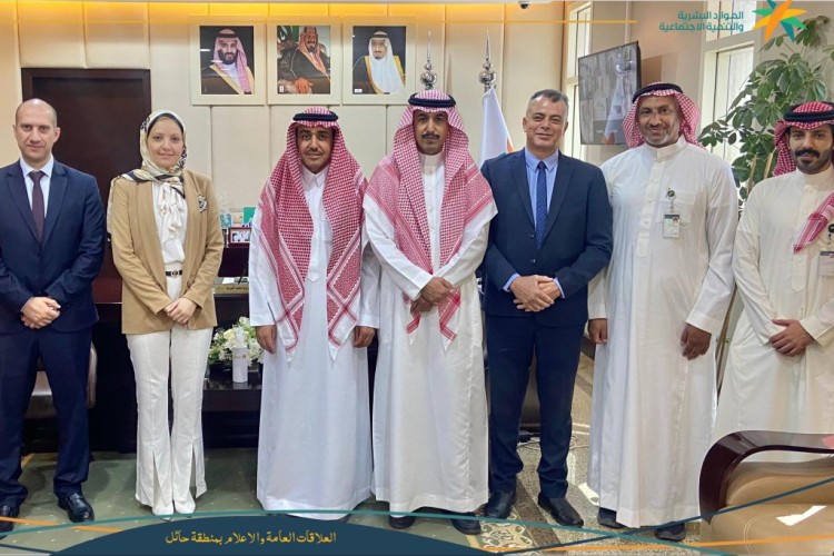 مدير عام موارد وتنمية حائل يستقبل القنصل المصري بمكتبه بالفرع