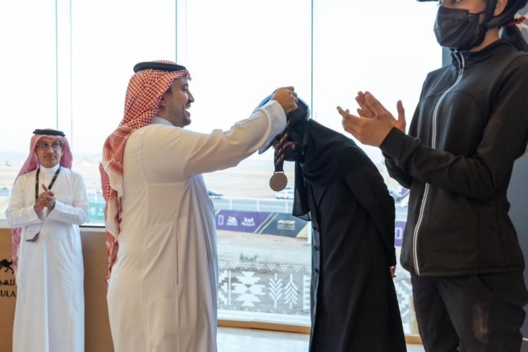 ريم .. أول سعودية تتوج بذهب سباقات الهجانة