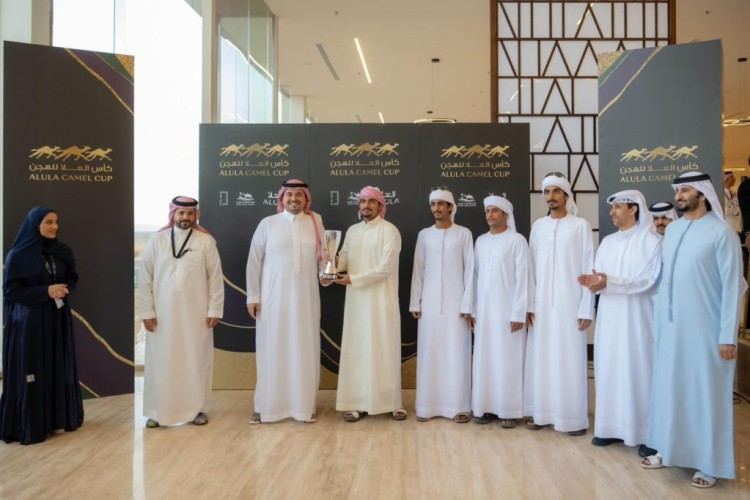 توجهم رئيس الاتحاد السعودي للهجن .. سيطرة قطرية على كؤوس “العلا” في اليوم الثالث