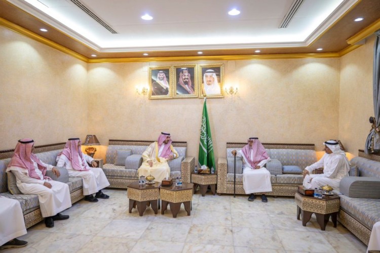 أمير منطقة الجوف يعزي معرّف جماعة الكريع بوفاة شقيقه