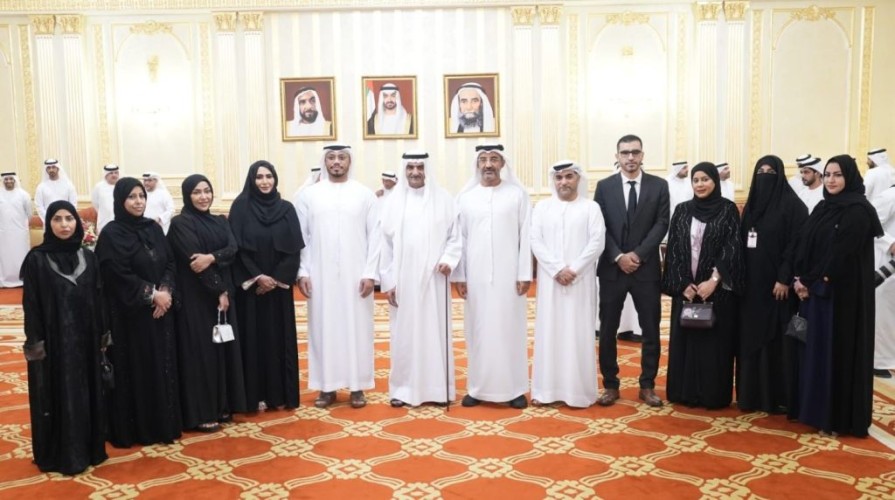 حمد بن محمد الشرقي يستقبل أعضاء جمعية الفجيرة الاجتماعية الثقافية