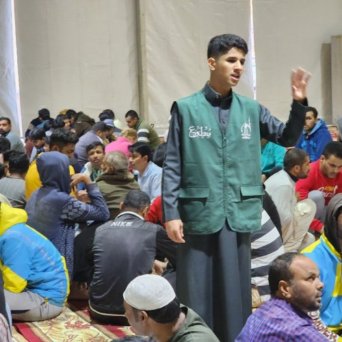 كوادر شبابية تنظم مشروع تفطير الصائمين بعرعر