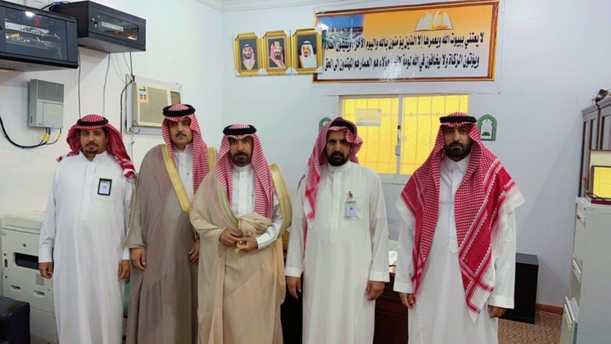 “للإطلاع على سير العمل”..  “محافظة الحائط “محمد القنون” يزور مكتب الأوقاف والدعوة والإرشاد بالمحافظة ويتجول داخل الأقسام