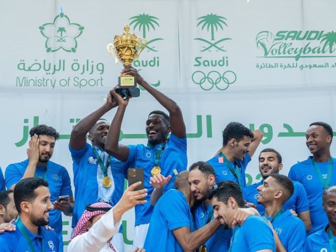 طائرة الهلال تطير باللقب (19)