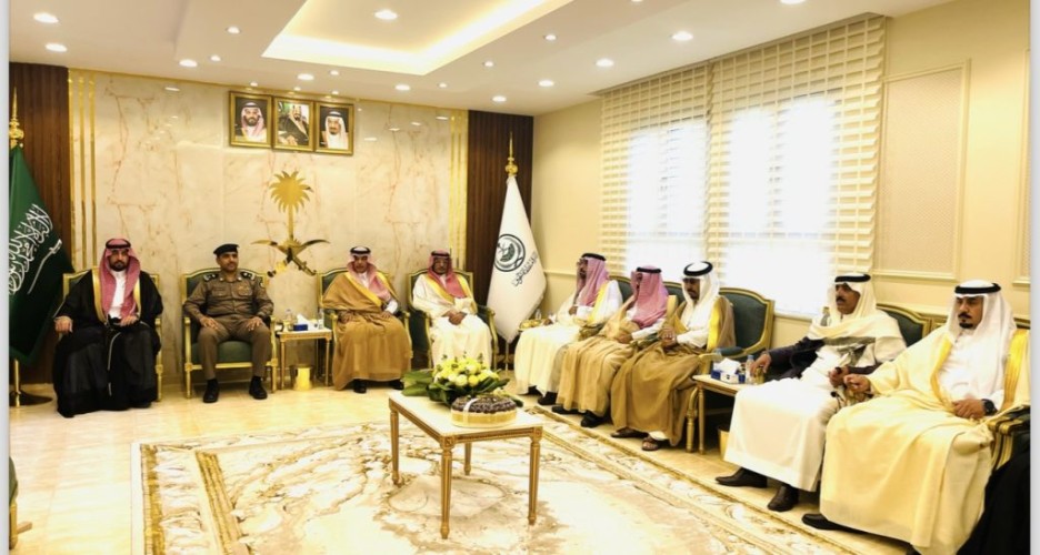 محافظ صوير يستقبل المهنئين بعيد الفطر المبارك