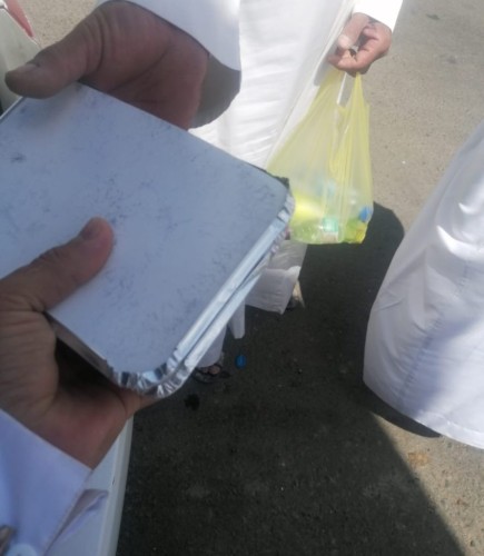 سواعد الحي بمركز حي المسفلة يوزع 180 وجبة ساخنة