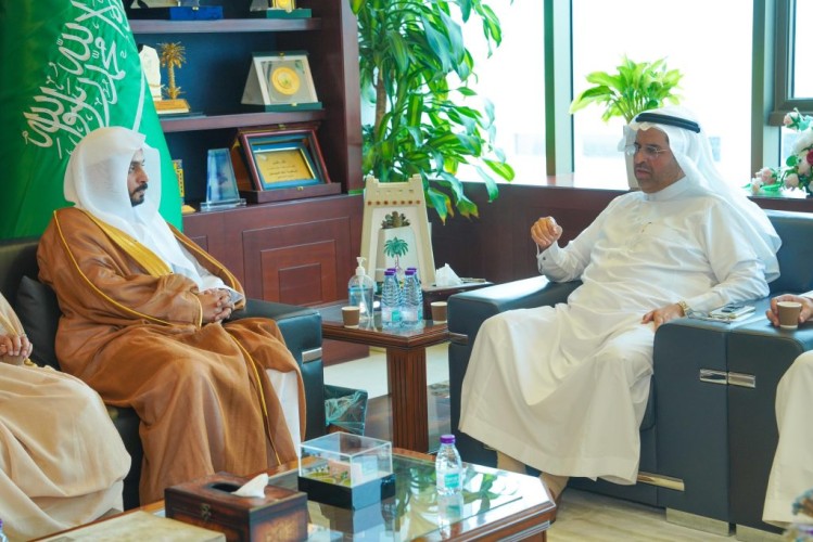 مدير هيئة الأمر بالمعروف بالمنطقة الشرقية يزور رئيس جامعة الملك فيصل