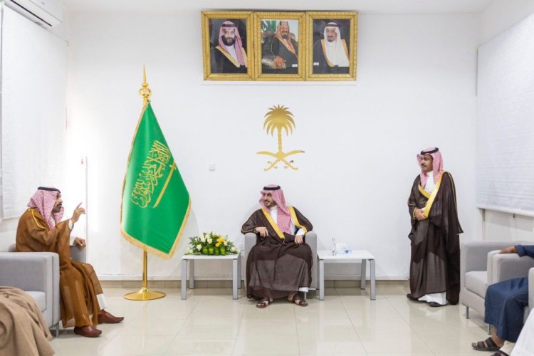 أمير منطقة الجوف يزور مركز الحديثة ويلتقي الأهالي