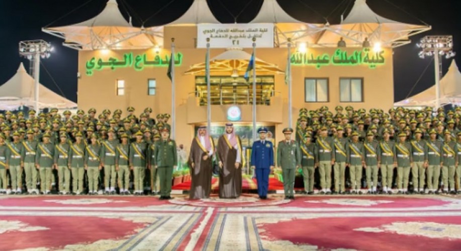 وزير الدفاع يرعى حفل تخريج الدفعة 21 من طلبة كلية الملك عبدالله للدفاع الجوي