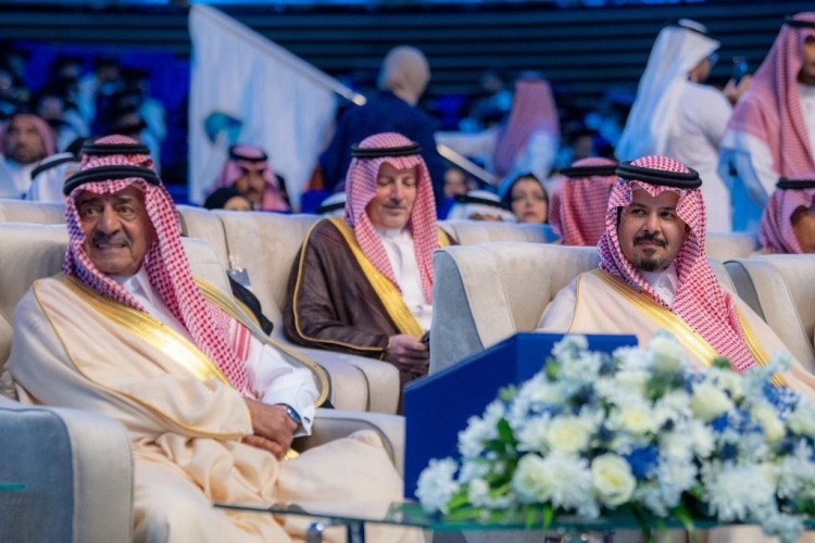 الأمير مقرن بن عبدالعزيز يرعى حفل تخريج الدفعة السادسة لطلاب جامعة الأمير مقرن بحضور أمير منطقة المدينة المنورة