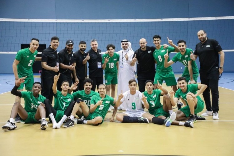 طائرة الأخضر لنهائيات أسيا بالعلامة الكاملة