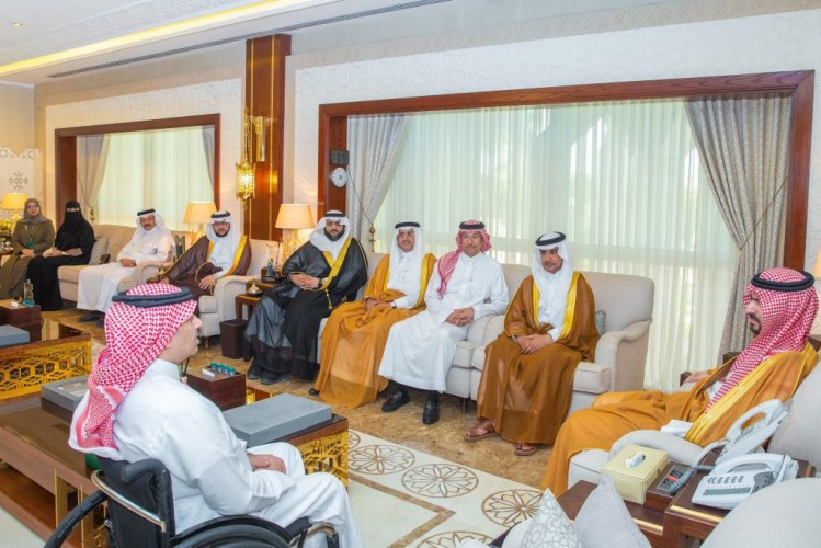 نائب أمير الشرقية يستقبل أعضاء جمعية ” طويق”