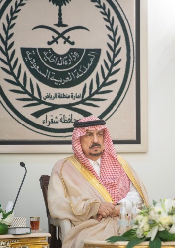سمو أمير منطقة الرياض يستقبل رؤساء المراكز ومديري القطاعات الحكومية بمحافظة شقراء