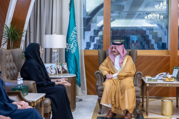 أمير الشرقية يستقبل أعضاء جمعية سند لدعم الأطفال المرضى بالسرطان