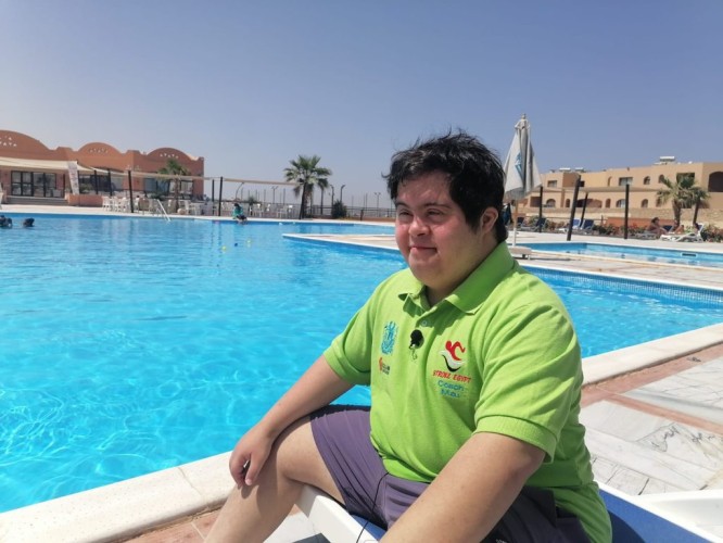 السباح السعودي فيصل القصيبي : مستعد لعبور المانش لرفع علم المملكة والصعود للعالمية