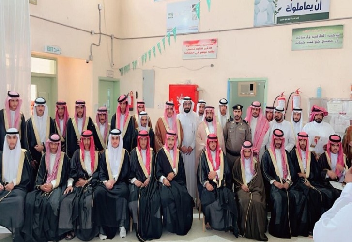 برعاية سعادة محافظ محافظة أبانات.. ثانوية الجرذاوية تحتفي بالطلاب خريجي الصف الثالث الثانوي للعام 1445 هـ وختام الأنشطة والبرامج