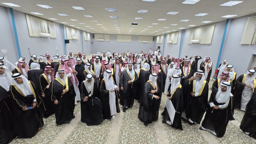 مدرسة الفضيل بن عياض الثانوية بتعليم “مكة” تحتفل بتخرج 213 طالب.