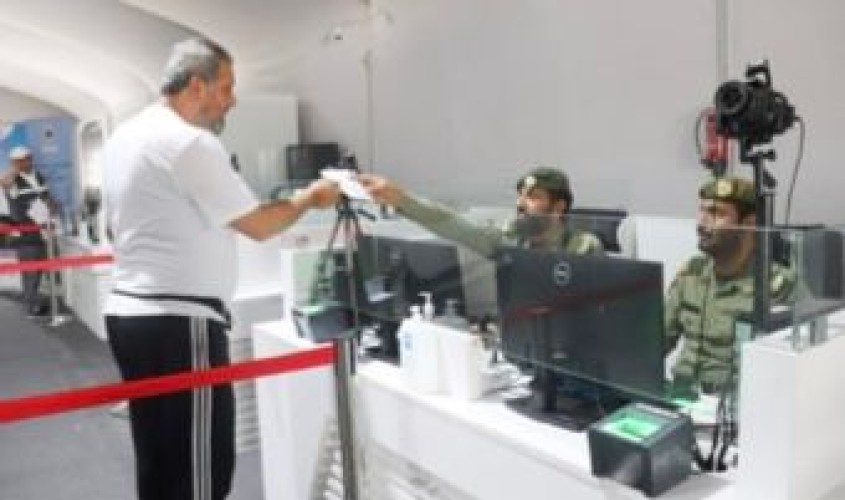 جوازات منفذ الحديثة تستقبل ضيوف الرحمن القادمين من الأردن لأداء مناسك حج 1445هـ